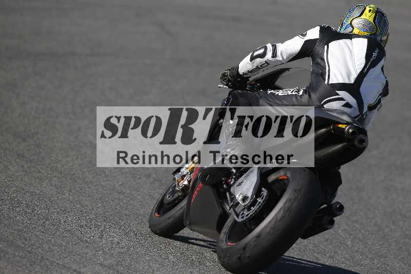 /Archiv-2024/02 29.01.-02.02.2024 Moto Center Thun Jerez/Gruppe gruen-green/backside